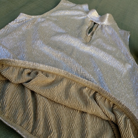 Express Golden Sleeveless Mock Neck Top | NWT - Picture 3 of 5